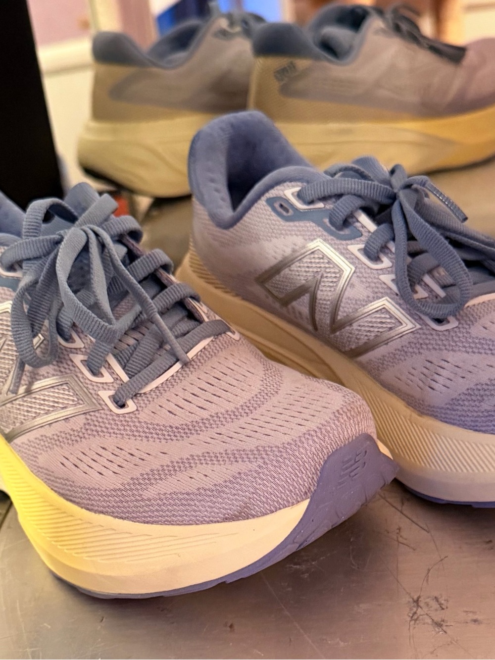 New Balance 880 Women's Running Shoes in Soft Lavender and Cream - Picture 4 of 13